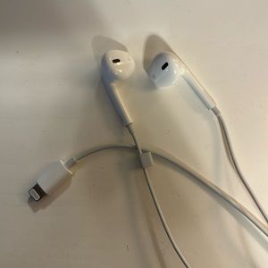 Apple lightning cable earbuds NEVER USED